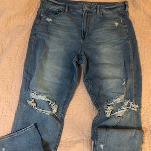 American Eagle High Waisted Mom jeans 16